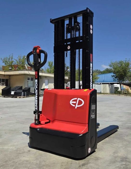 transpalet electric cu catarg stivuitor electric pentru rafturil