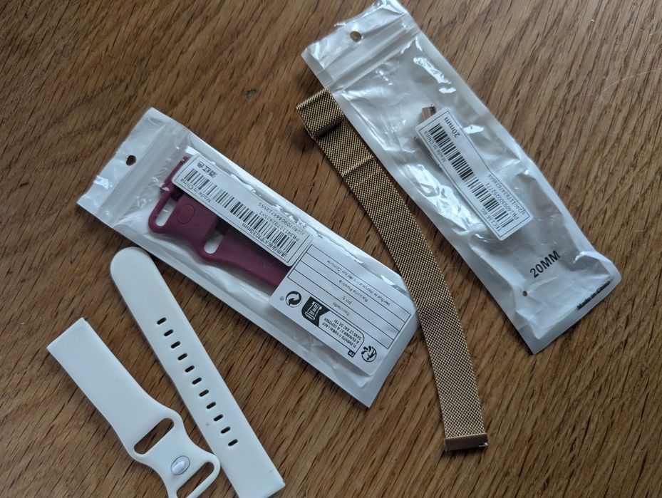 Часовник Huawei GT3 с кутия, зарядно и три допълнителни каишки