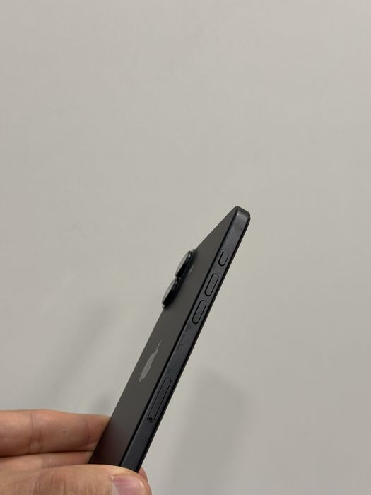 Продавам iPhone 16 PLUS 100% батерия