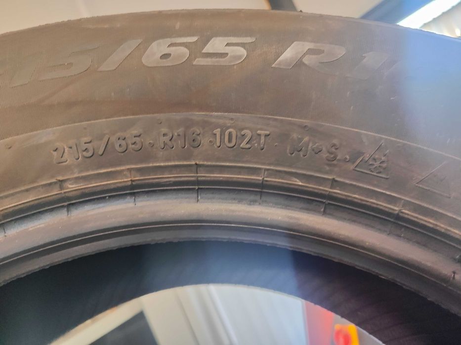 2бр.зимни гуми 215/65/16 Pirelli