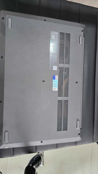 Лаптоп Lenovo V15 ADA RAM 8GB, 256GB SSD , Vega 8