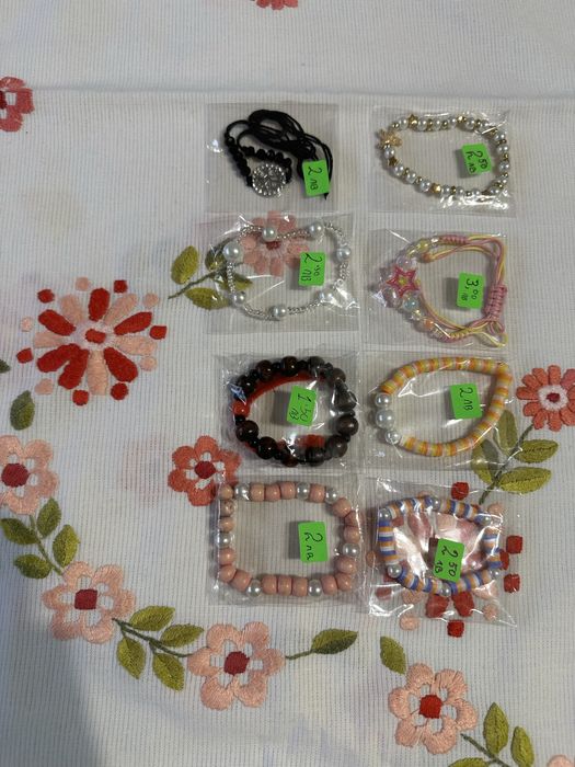 Ръчно изработени гривни