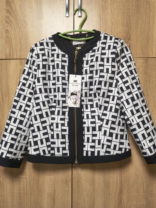 Елегантен дамски костюм