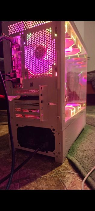 Геймърски компютър Ryzen 5 5600,RTX 3060 12GB.