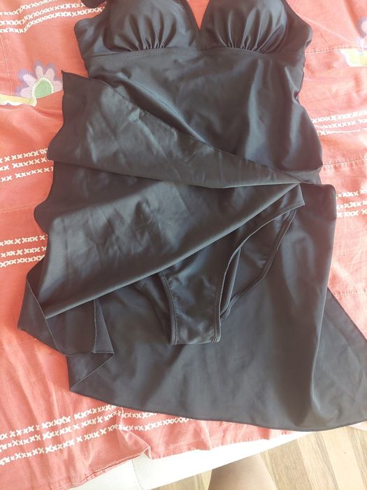 Costum de baie tip fustă