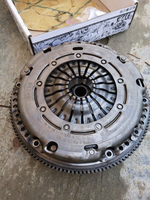 Volanta si kit ambreiaj 1.5tsi DADA VW Passat B8 Golf 7