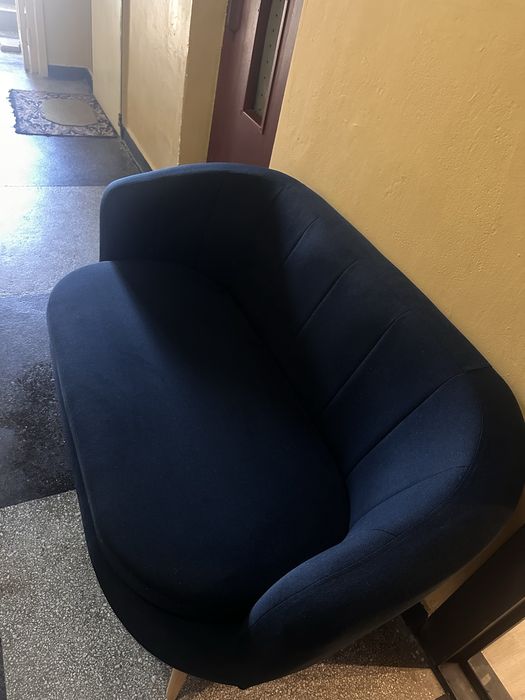 Диван GISTRUP 2-местен тъмносин текстил  137 / 78 / 76