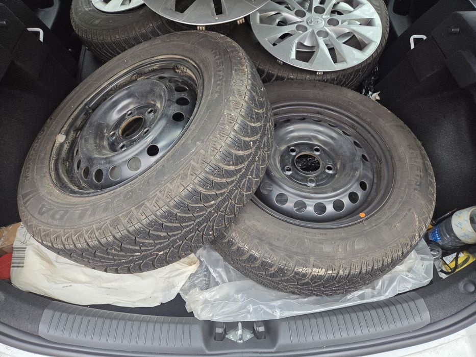 Jante 6j x r15 5x114,3 et46,cb 67.1 cu anvelope iarnă 195 65 15