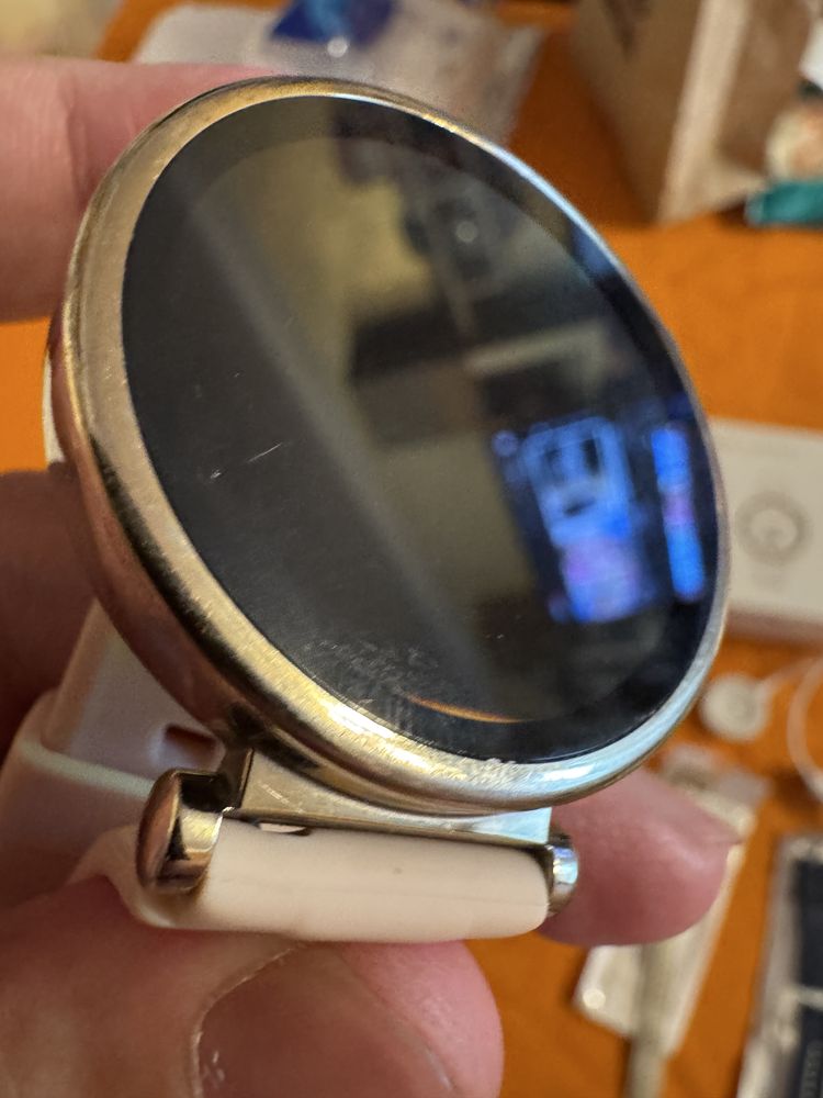 Huawei Watch GT4 41mm + 2 силиконови каишки гаранция до ноември 2025