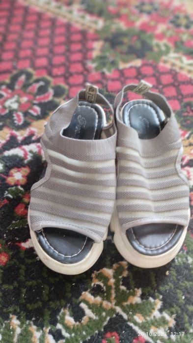 Продам басаножки буу она новыи один сезон одевала