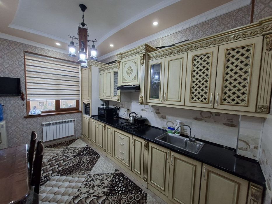 Квартира сотилади купгина жихозлари б.н бирга. 3 хонали 3-этаж.