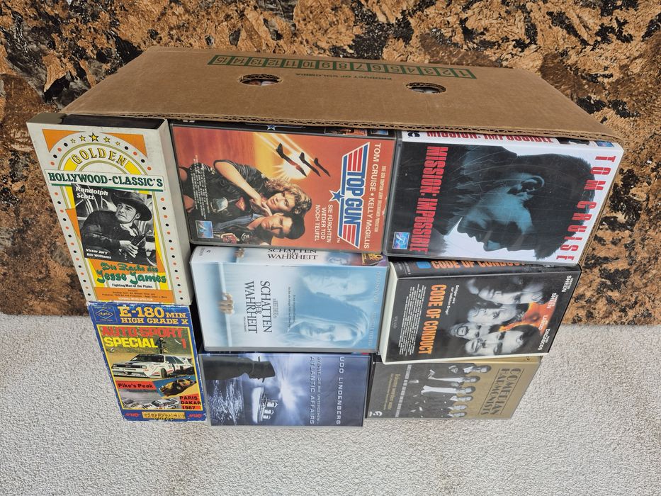 Vând 50 casete video  VHS 100 minute originale colectie filme drama