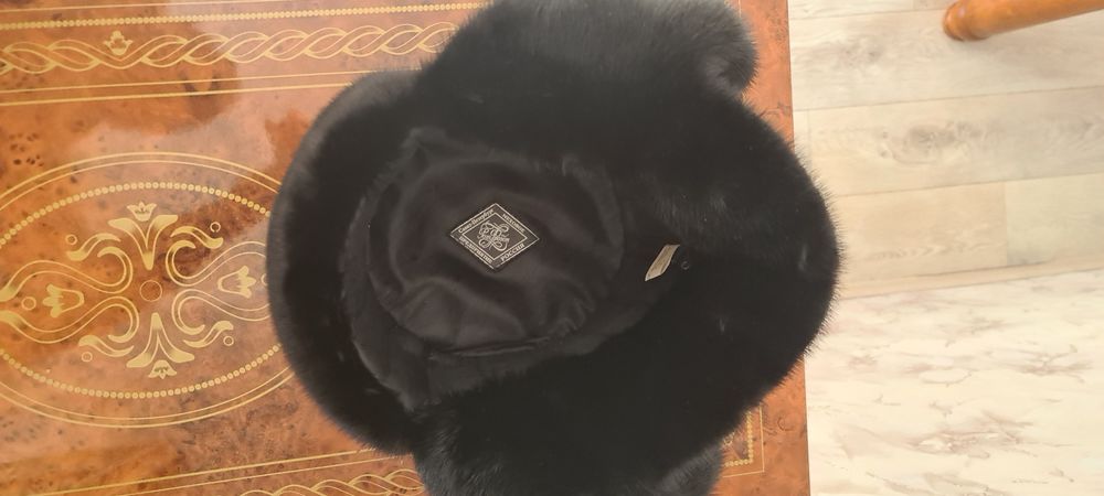 Продам норковую ушанку состояние отличное,  мех качественный