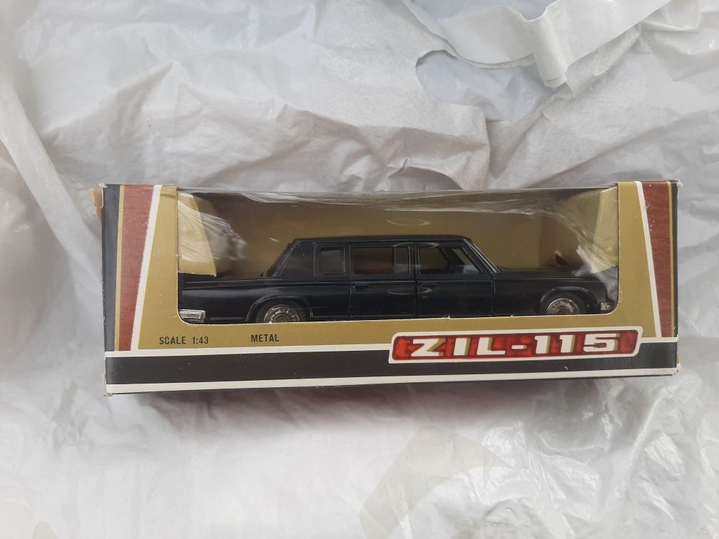 Продавам метална количка ZIL 115 1:43