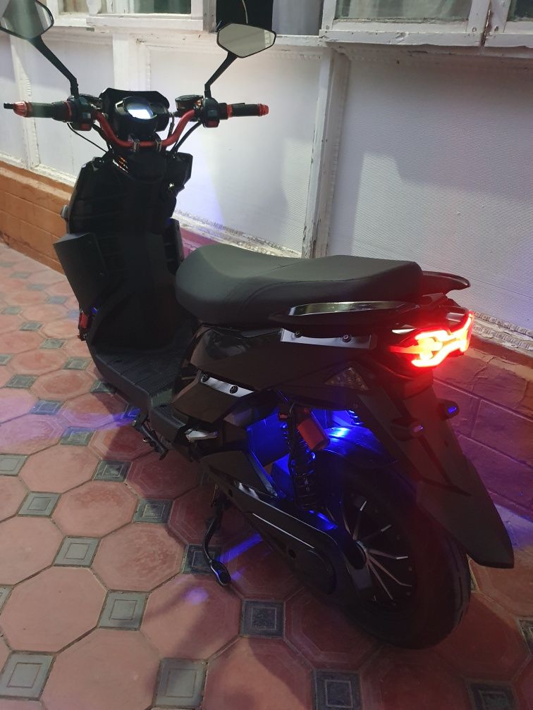 Срочно Скутер редлайн сотилади 2000W  480$.