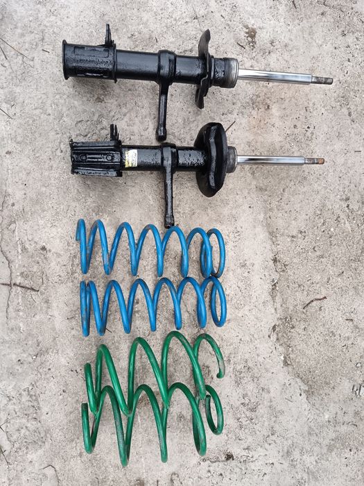 Продам передние стойки и пружины передние и задние на Приору.