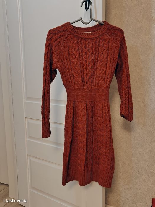 Платья и кофты женские М -Л размеров.
В хорошем состоянии. 
Я просто с