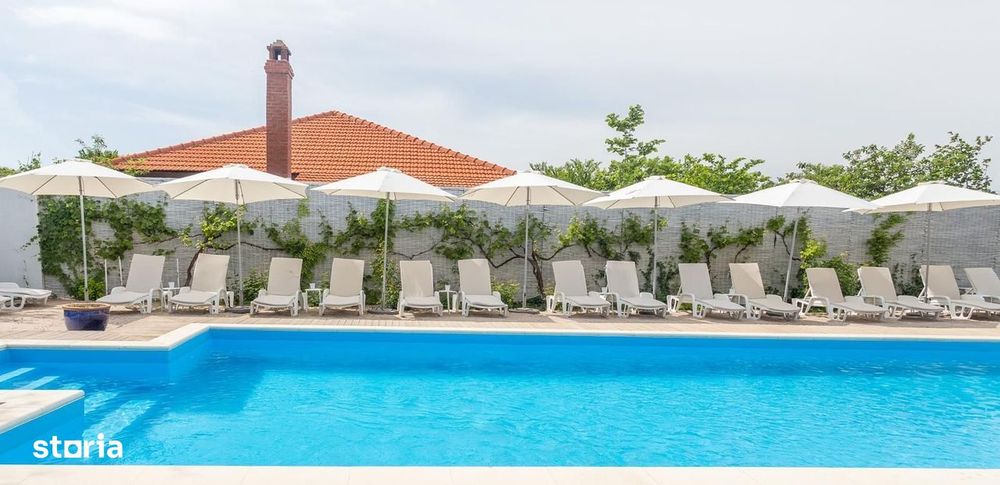 Vila turistica cu 50 camere de vanzare in 2 Mai/Constanta