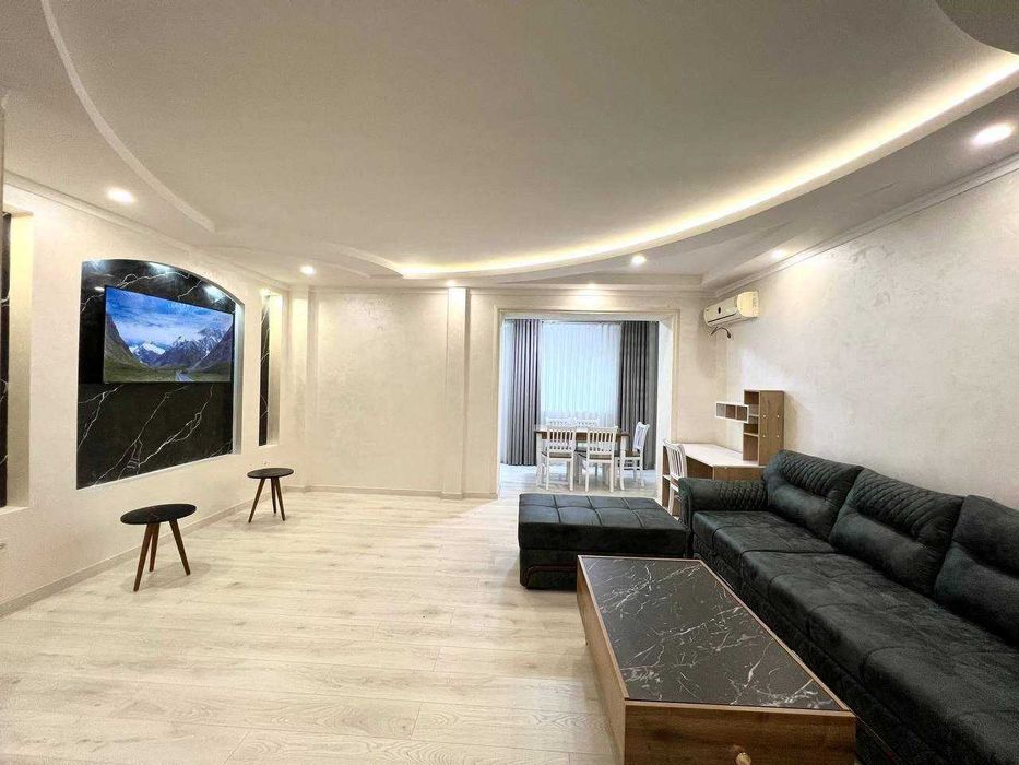 Продается Квартира Центр 
ОЙБЕК улица 3/3/4
ор-р ШохМедЦентр