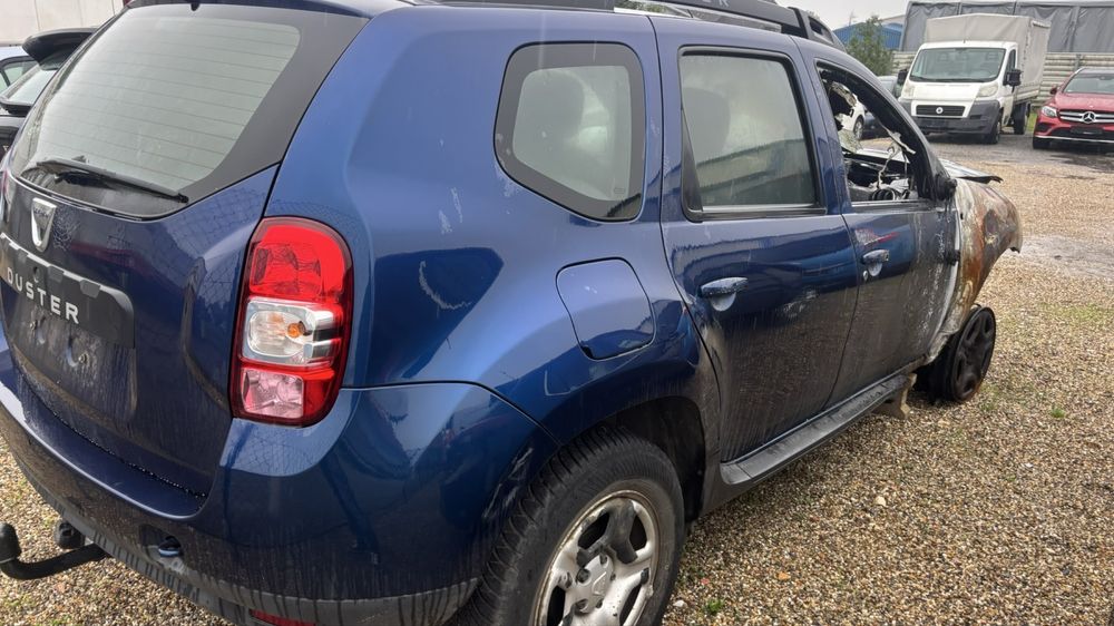 На части DACIA DUSTER 1.6i бензин 2017 година като нова много запазен