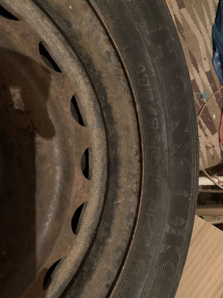 Резервна гума с желязна джанта