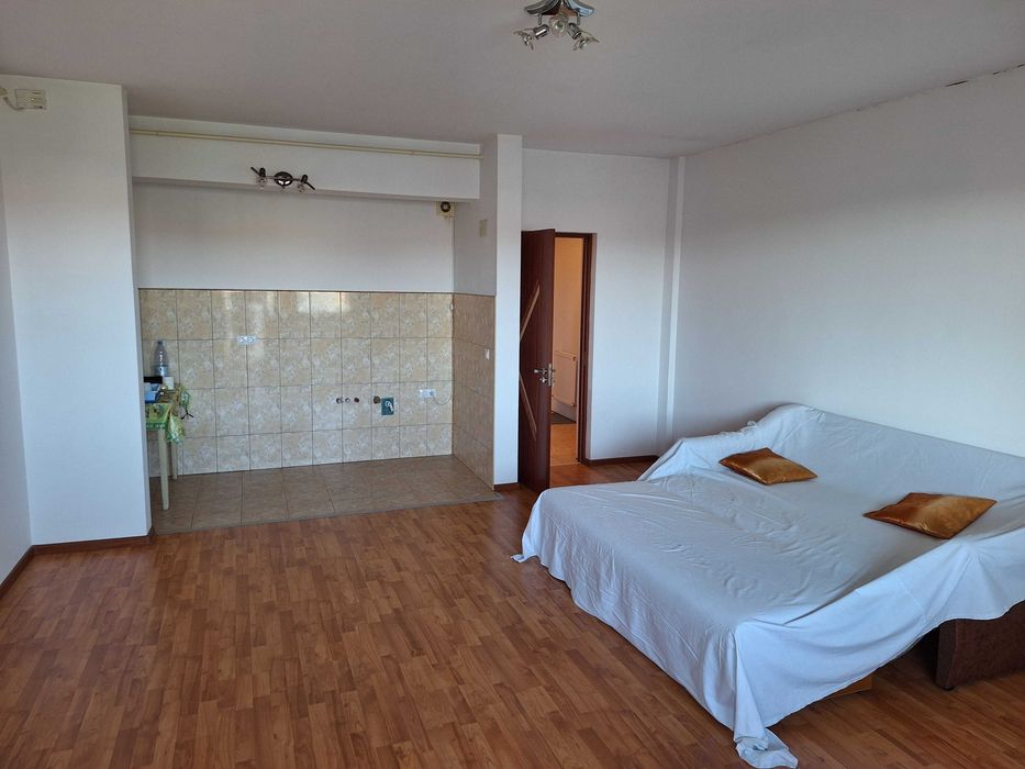 Vand apartament cu 1 camere si 2 garaje