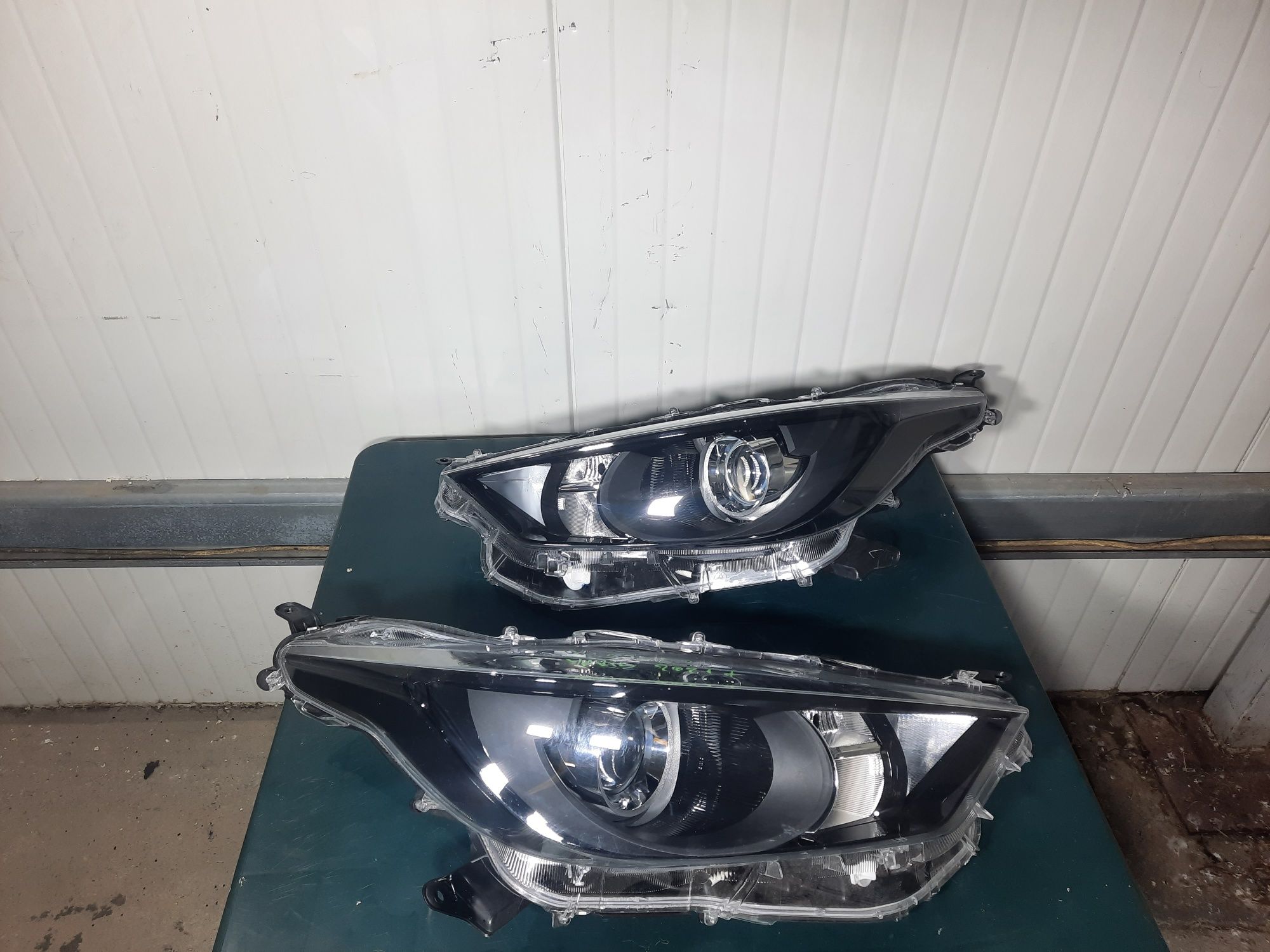 Faruri far stanga dreapta toyota yaris / mazda 2 / 2019 2020 2021 2022