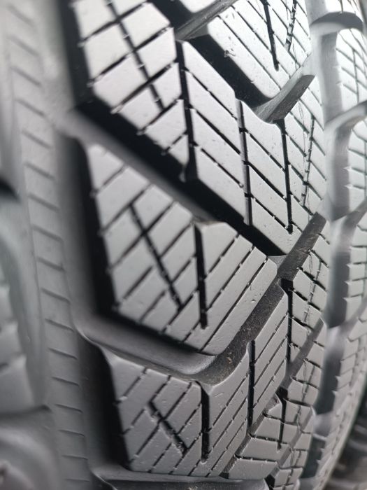 235/55/18 Pirelli