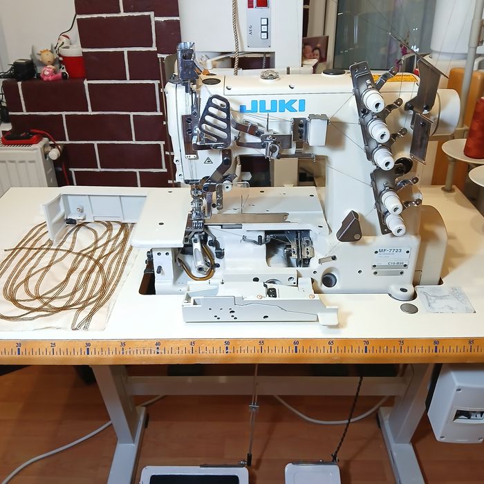 Masina de cusut JUKI typ uberdeck cu 3 ace 5 fire