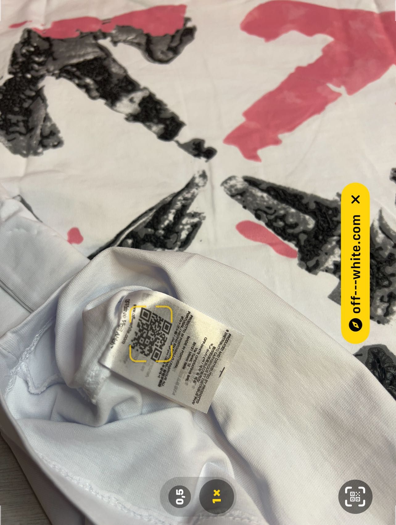 Tricou off white manual print pink new collection 2025