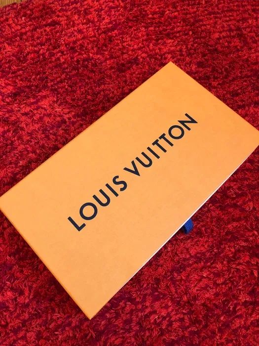 Cutie Louis Vuitton portofel noua originala LV