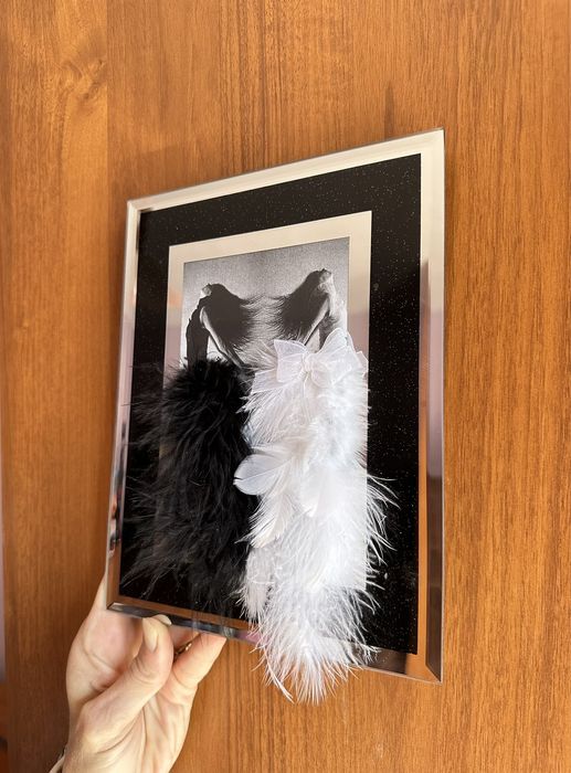 Подаръци, картини, тениски за любим човек.