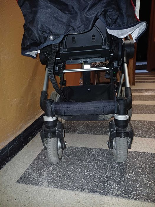 Комбинирана количка Teutonia. Много удобна.  Подарък Зимен чувал и гър