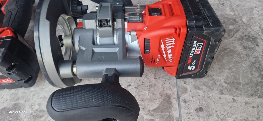 Milwaukee rotopercutor,freza pe acumulator