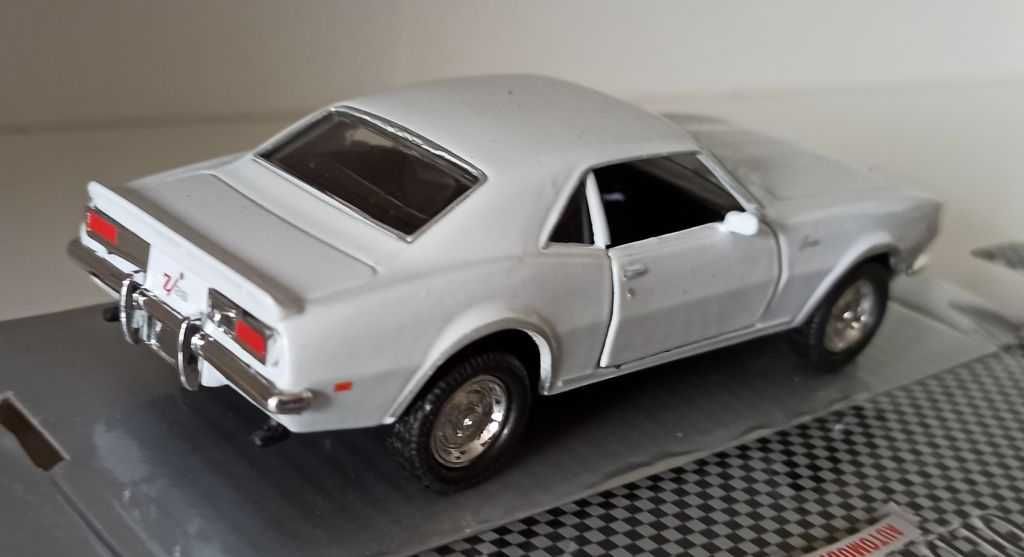 Macheta Chevrolet Camaro Z28 1968 alb - Welly 1/36