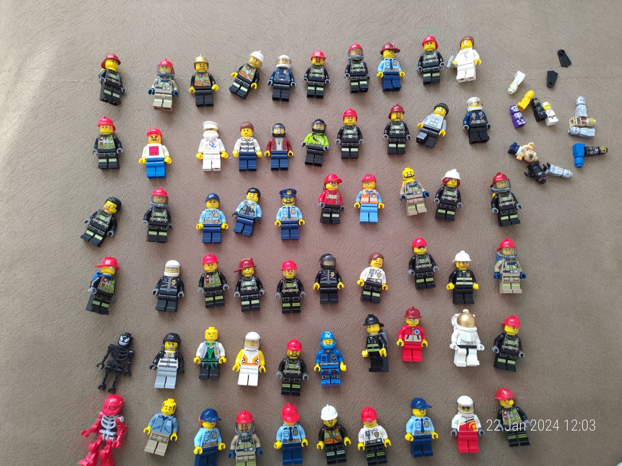 Figurine Lego originale  intre 7 ron si 30 buc