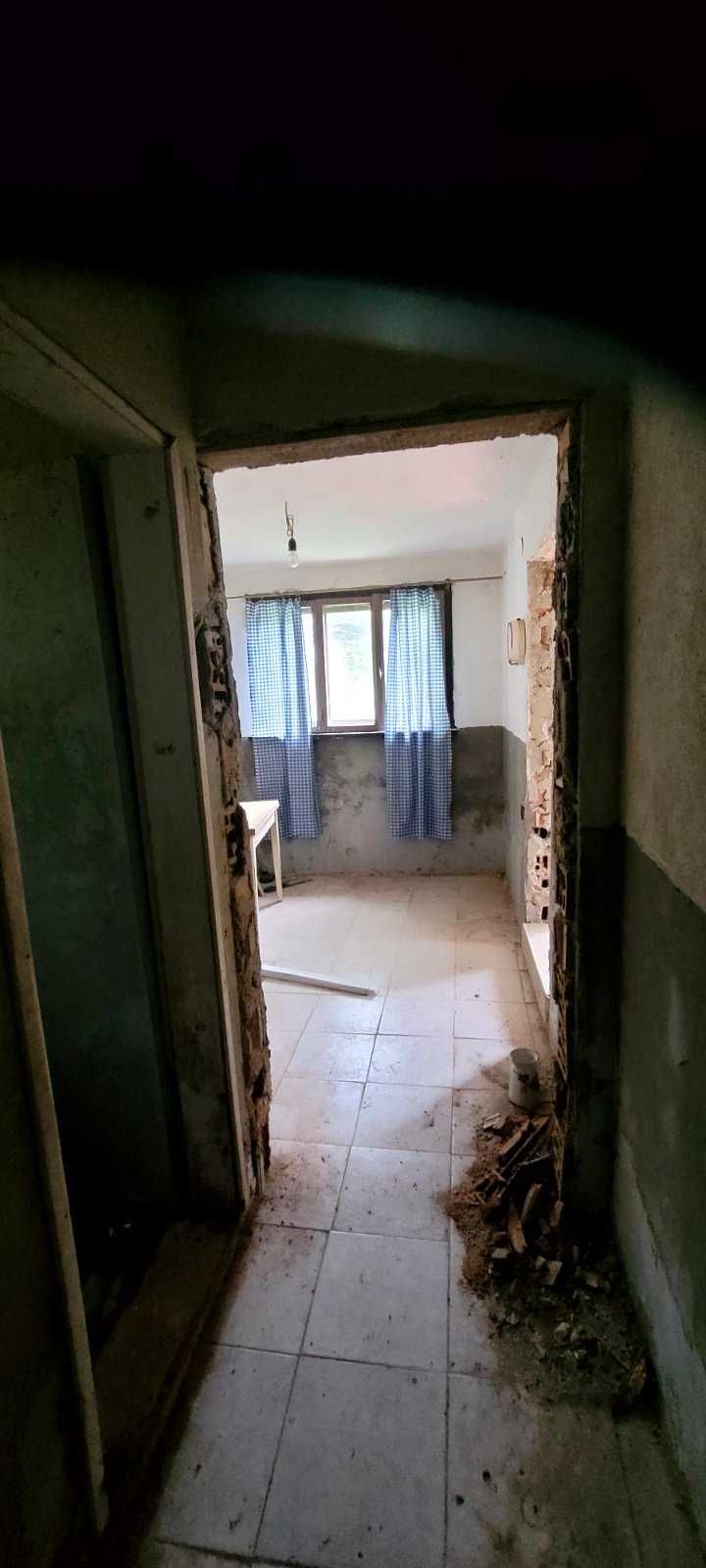 Продава КЪЩА    
област София, гр. Своге, кв.Козарника
