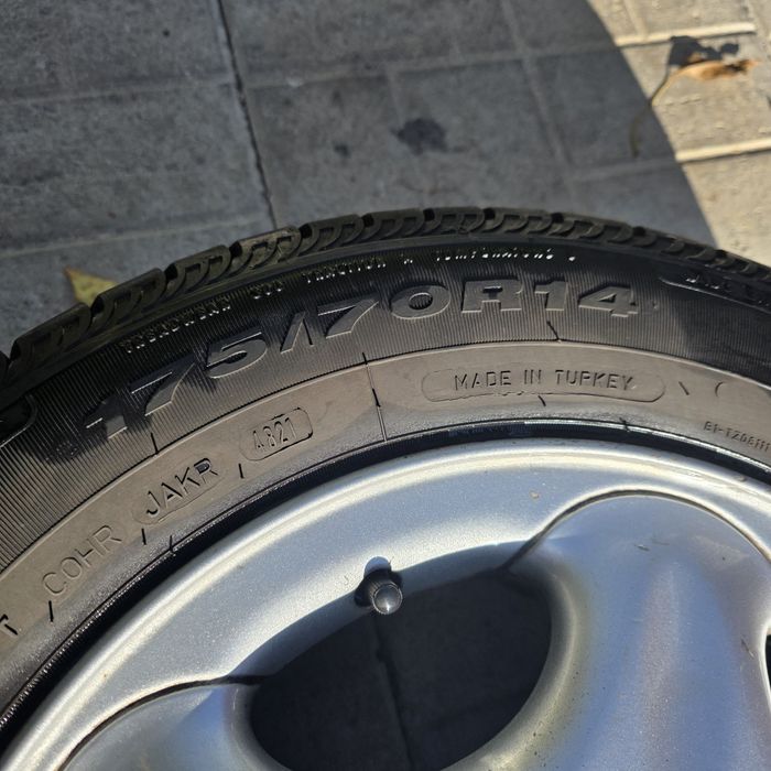 Алуминиеви джанти с гуми