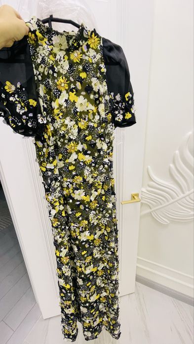 Платье вечернее женское шикарное выполнено из дорогой ткани