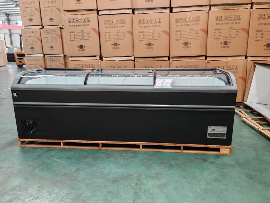 Витрнный морозильник  со скалада по оптовым ценам