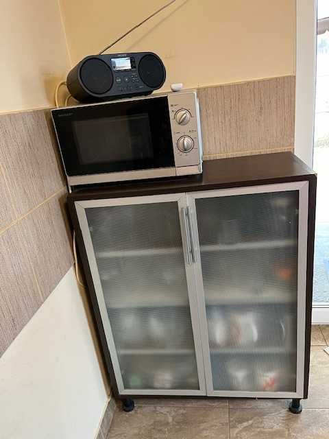 Vand mobila de bucatarie.