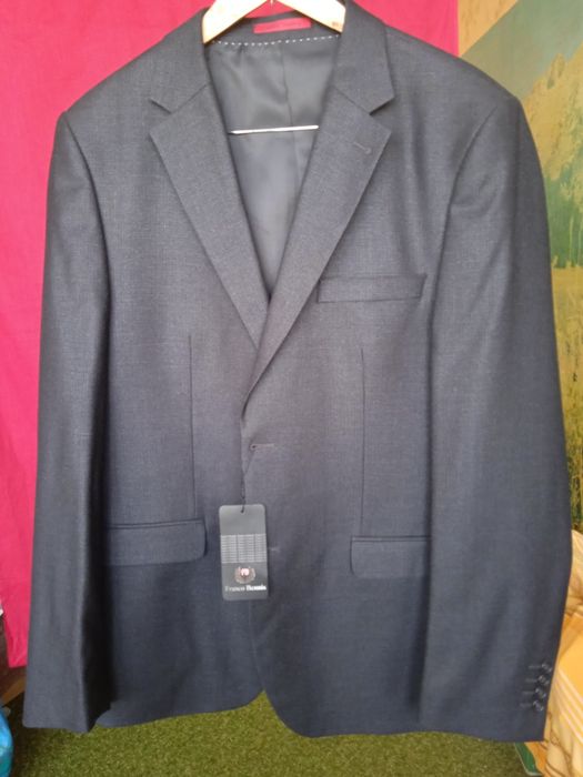 Костюм мужской Новый в чехле Срочно