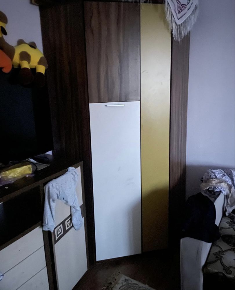 Продается угловой шкаф