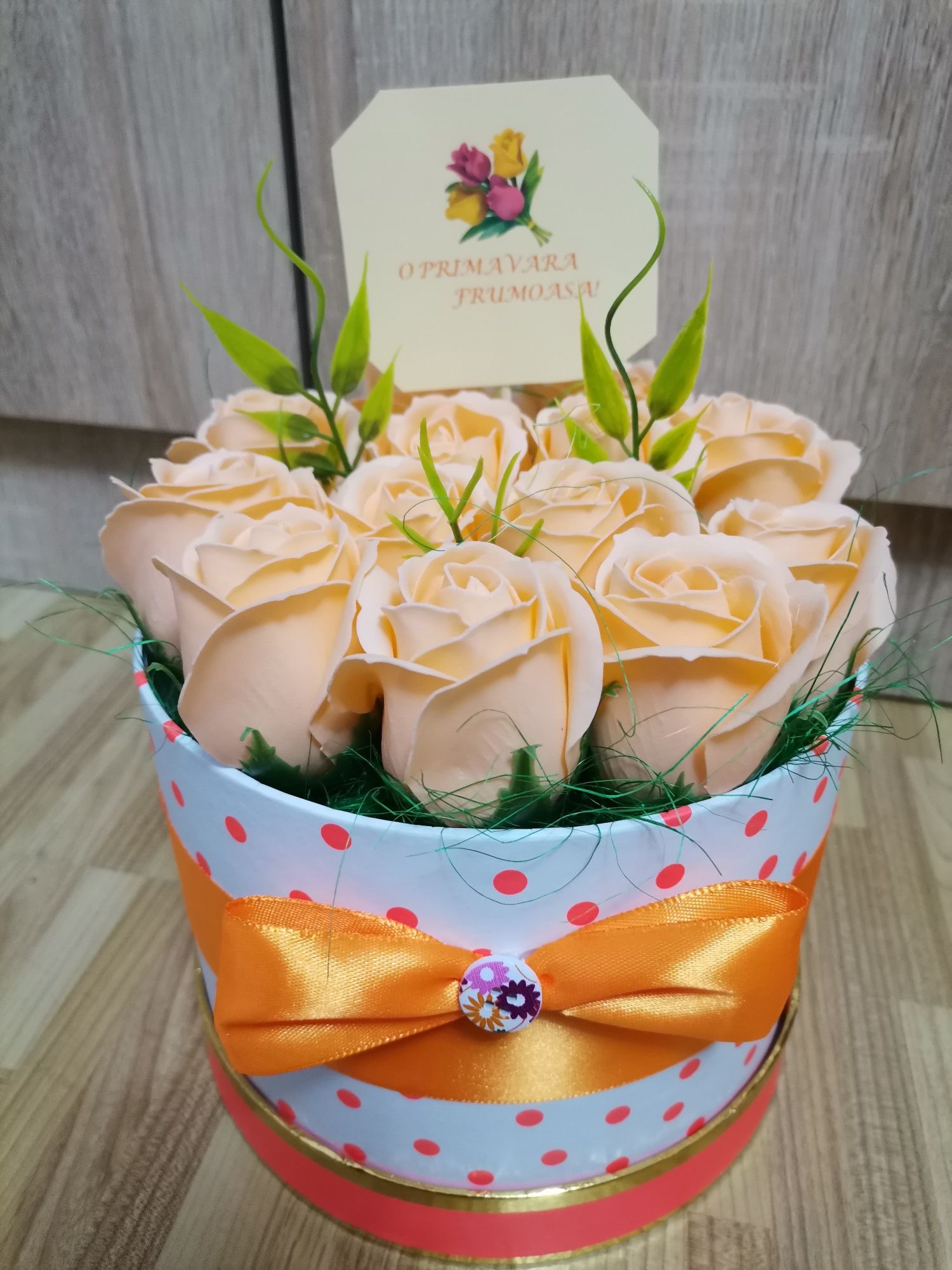 Aranjamente cadouri flori din săpun Paște iepuraș