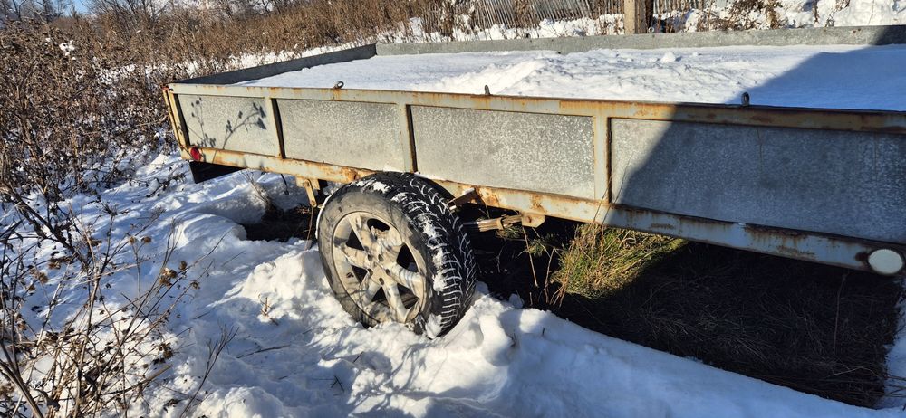 Легковой прицеп .