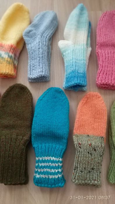 лот от бебешки и детски шапки, чорапки, ръкавици
