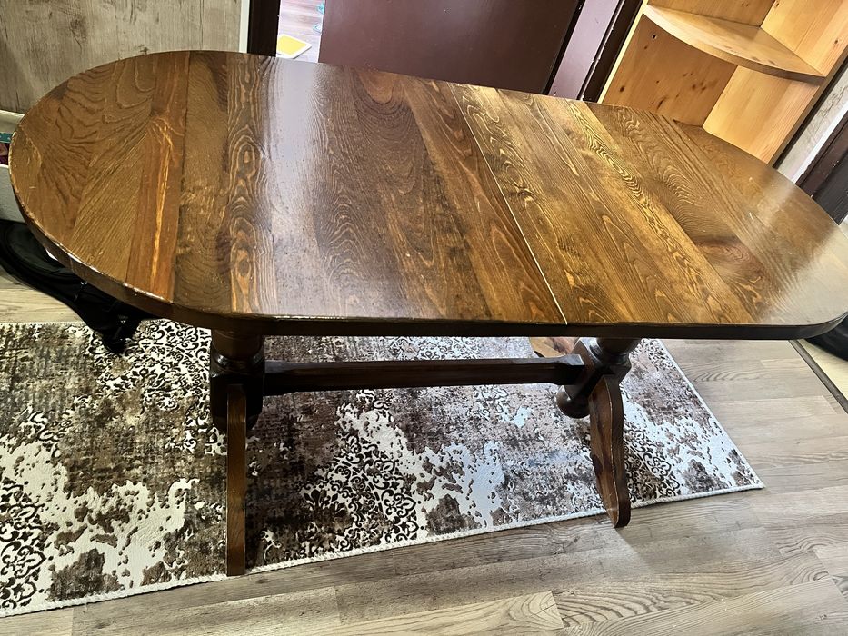 Дървена холна маса