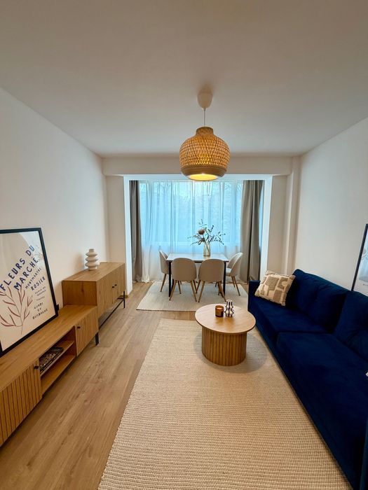 Продавам изцяло източен двустаен апартамент в кв. Младост 1, блок 70