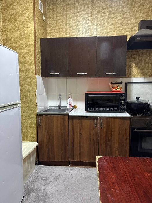 Сотилади 
2 хона 2 каватда
Урта подез 
4 каватли дом
Газ. Свет. Сув. О