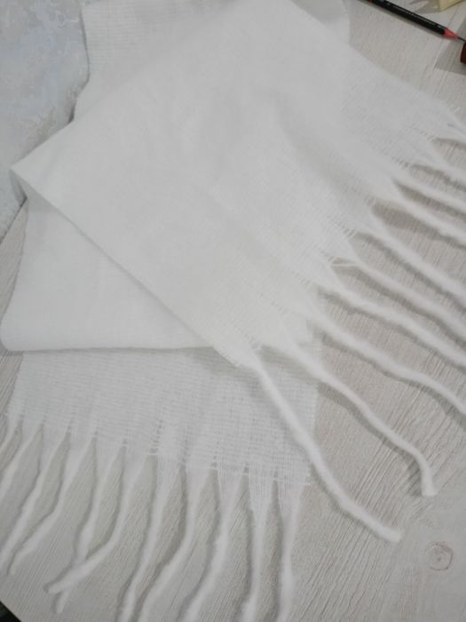 Белый тёплый шарф